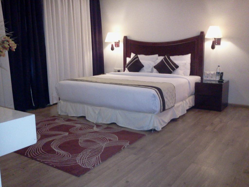 Green Earth Gurgaon Bilik gambar